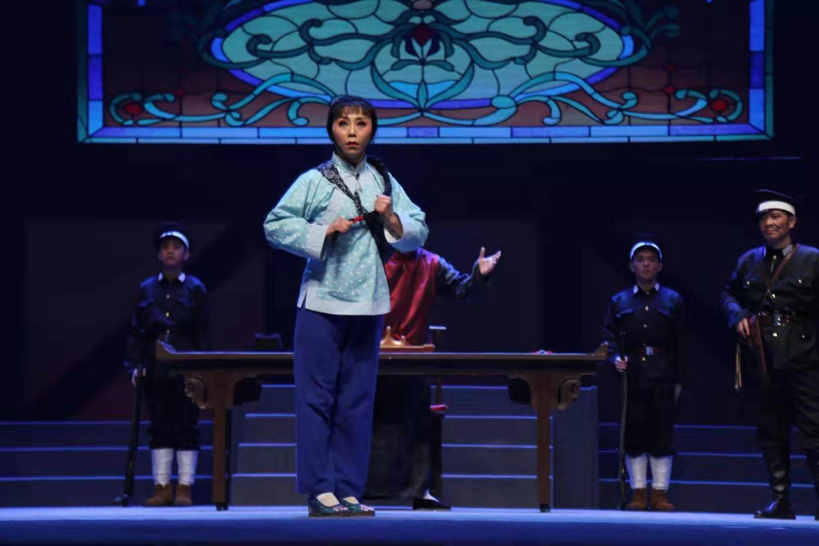 莱芜梆子大型现代戏《杨三姐告状》首演圆满成功